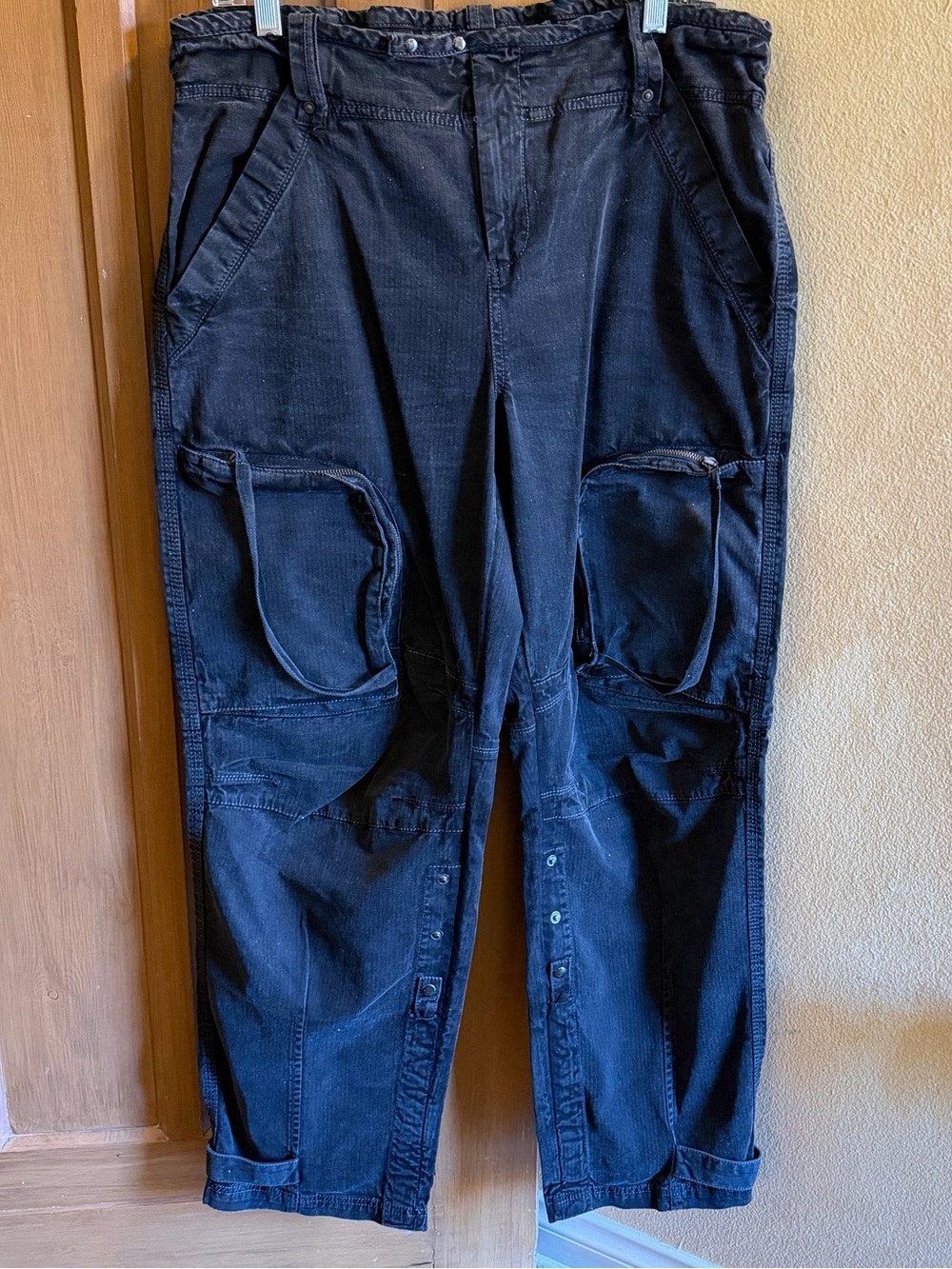 We the Free by Free People Black Cargo Pants Size medium , Excellent condition